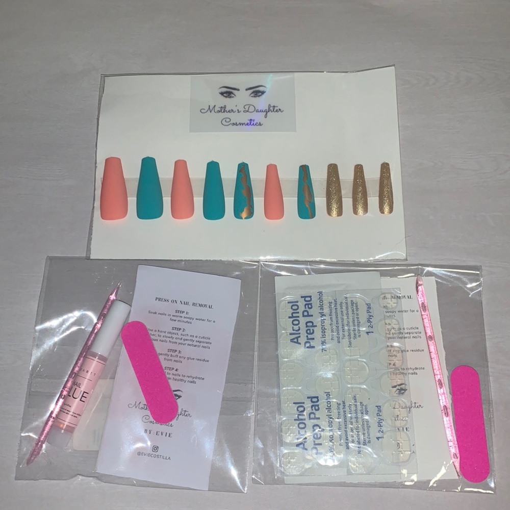 Press on nails